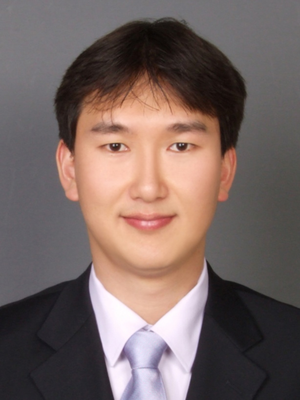 윤종필 선생님 사진